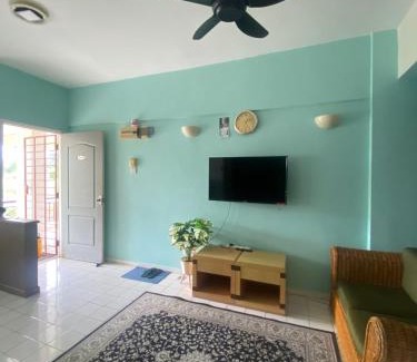 Taman Haji Zainal Apartment | Lovly Couple Sea View w Netflix