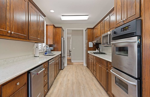 Sea Island House | Low-Country Cottage with Pool 5 minutes from Sea Island Beach