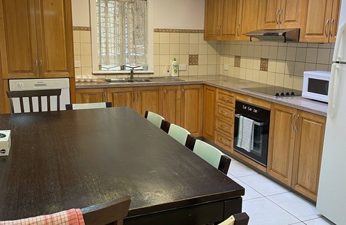 Granville House | Low Price Clean Linen Free Stuff No. 3 sleep 15 persons