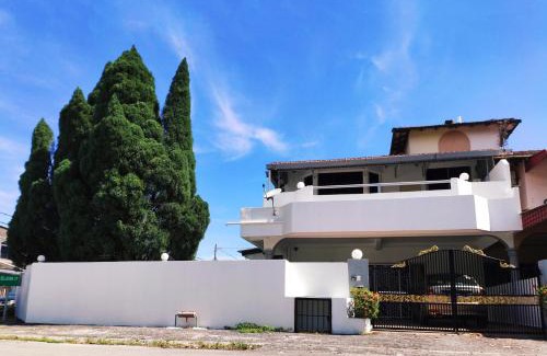 Taman Bertuah House | LOW SEASON PROMOTION! 4B12B max 25 pax Party House