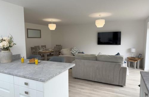 Cheslyn Hay House | Low Street Escape by GB Short Stays