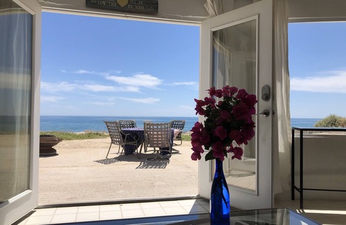 Las Conchas House | Low Tide is an Ocean front home with 2 master bedrooms with a split floor plan