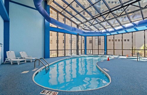 Windy Hill Apartment | Low Tide | Oceanfront Balcony | Kitchen | Pools