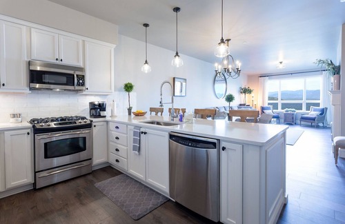 Sandpoint Condo | LOW Winter Rates: Sandpoint Upscale 3 BDR on Lake Pend D'Oreille-Pool & SPA! n