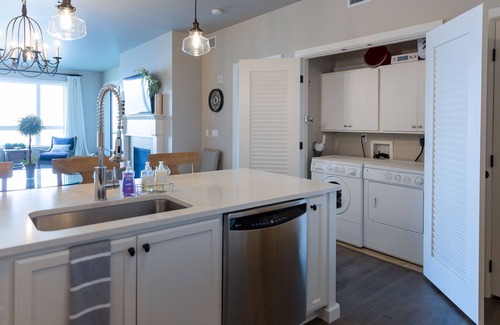 Sandpoint Condo | LOW Winter Rates: Sandpoint Upscale 3 BDR on Lake Pend D'Oreille-Pool & SPA! n