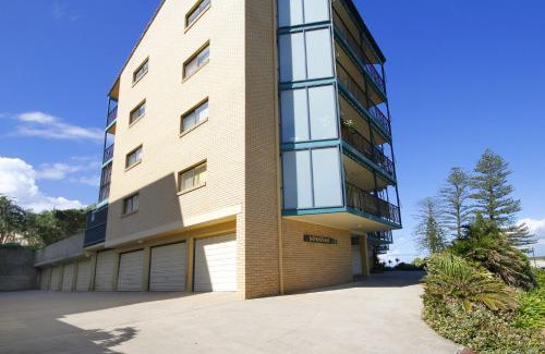 Caloundra Apartment | Lowanna Unit 10 24 Bulcock Beach Esplanade Bulcock Beach