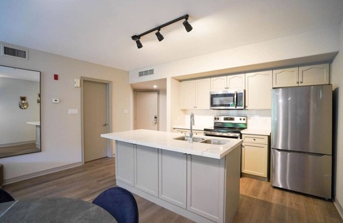 Oro-Medonte Apartment | Lower Level LuxSuite - 1min Walk from Heated Pool!