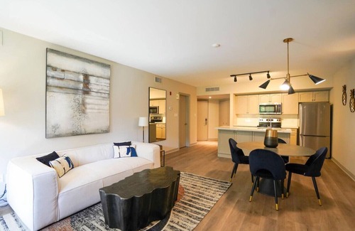 Oro-Medonte Apartment | Lower Level LuxSuite - 1min Walk from Heated Pool!