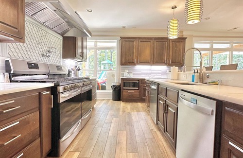 Cedar Bluff House | LOWER Level of "Your Big Lake House" - Firepit, Kayaks, HotTub, etc.