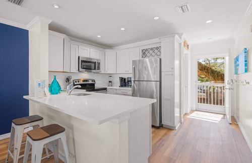 Siesta Key Condo | Lower Pricing! Palm Bay Private Beach, 2 Heated Pools | Hot Tub | Bay Sunrises, Ready to Book!