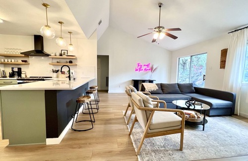 Sunrise Beach Village House | Lowest Rates through Nov!Read description.🎣Boat Slip, Kayaks, Peddle Boat, SUPs