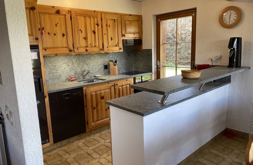 Grone Ski Chalet | Loye: Chalet Le Colinet, close to Vercorin/Nax. Large sunny garden,