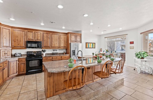 St. George Condo | LP 1806 | 3 BD with an Indoor Fireplace, Old School Arcade Machine, and Resort Access