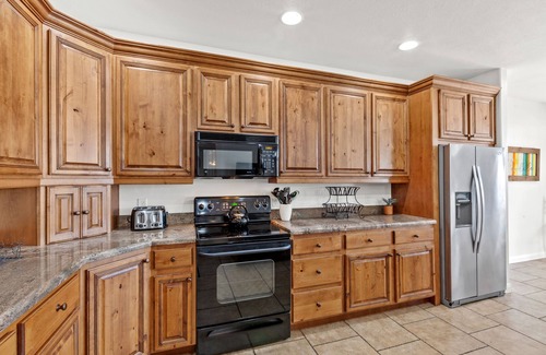 St. George Condo | LP 1806 | 3 BD with an Indoor Fireplace, Old School Arcade Machine, and Resort Access