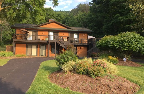 Middlesex House | Ltd Availability; 2 Steps Access -4BR/3BA-110 Ft Flat Beachfront-Family Home