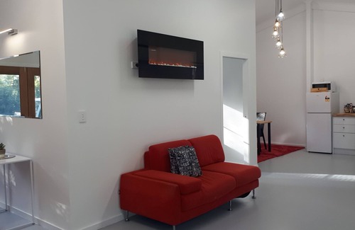 Montville House | Lucas Parklands - The Cube, peaceful getaway with direct access to 'Great Walk'