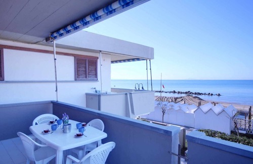 Castiglione della Pescaia House | Luciana 1p, terrace with sea view and parking spot