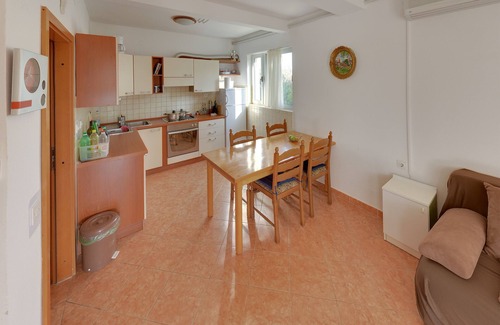 Turanj Apartment | Lucia & Laura Apartments by the sea - TURANJ "Apartman 7"