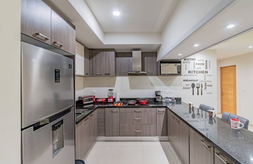 Zona Dorada Apartment | Lujoso Condominio Tiburon a 3 Cuadras de la Playa