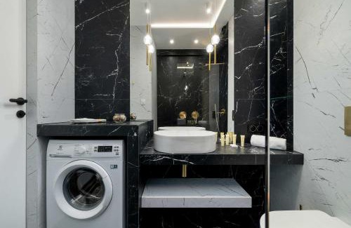 Katowice Apartment | Luksusowe, Klimatyzowane Studio w Centrum Katowic z Pięknym Widokiem na Miasto, Wanną z Hydromasażem, Biurkiem i Parkingiem by Renters Prestige