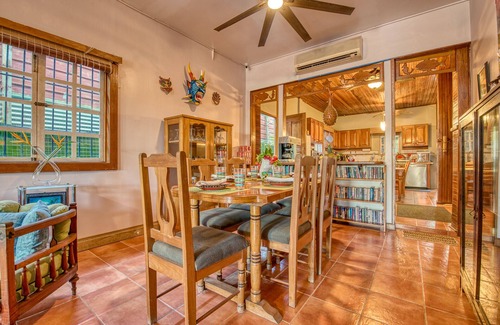 Bocas del Toro Bed & Breakfast | Lula's Bed & Breakfast