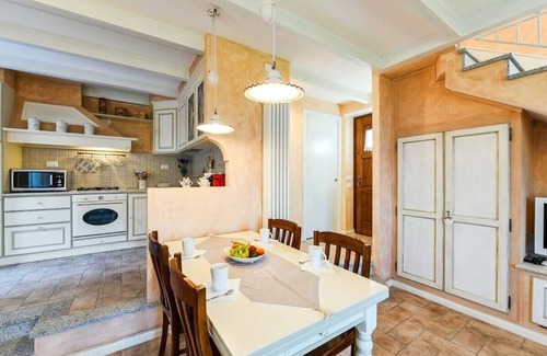 Carciano House | Lulù stone house with view of the lake