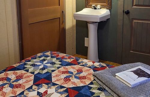 Coeur d'Alene Cabin | Lumberjack Bunkhouse...in the Heart of Coeur d'Alene, Idaho. Sleeps 8.