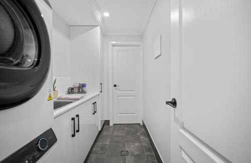 Wagga Wagga House | 'Lumeah' - Apartment 1 Central Wagga