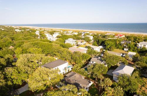 Isle of Palms House | Lumie by AvantStay 5BR Ranch w Firepit Patio