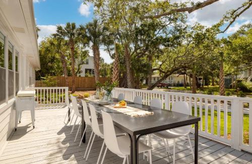 Isle of Palms House | Lumie by AvantStay 5BR Ranch w Firepit Patio