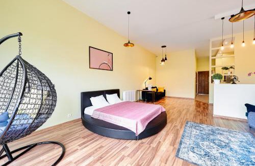 Lodz Apartment | Lumina Loft Tymienieckiego with a view of the lake