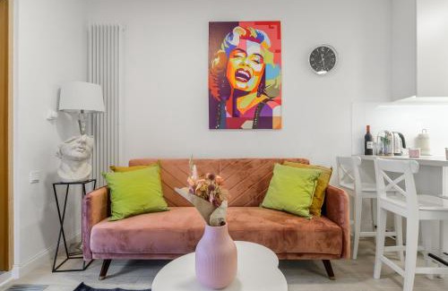 Mirow Apartment | Lumina luxury apartments in Mennica Residence
