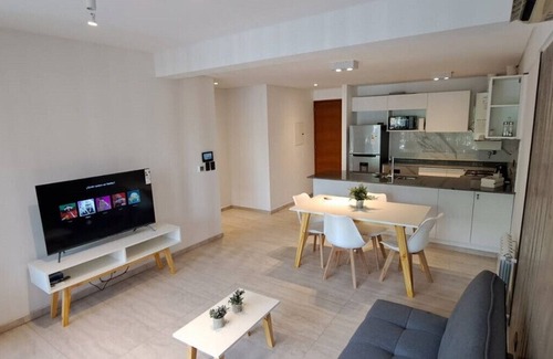 Historic Center Apartment | Luminoso y cálido en la 5ta Sección