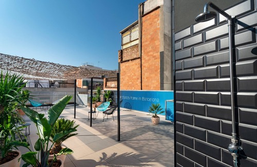 El Camp de l'Arpa del Clot Apartment | Luminous and modern Apartment in Example