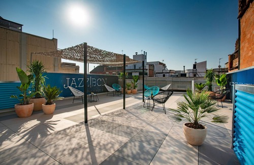 El Camp de l'Arpa del Clot Apartment | Luminous and modern Apartment in Example
