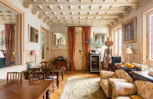Sol Apartment | Luminous Persian Suite with Two Balconies over the Opera