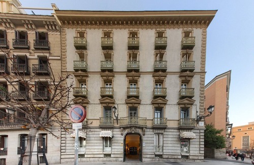 Sol Apartment | Luminous Persian Suite with Two Balconies over the Opera