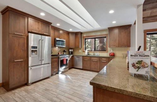 Kings Beach House | Luna Cabin - 5BR Hot Tub A/C Game Room EV Charger