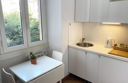 Quartiere XI Portuense House | Luna Rossa Guest House Yellow Suite with Jacuzzi and garden view