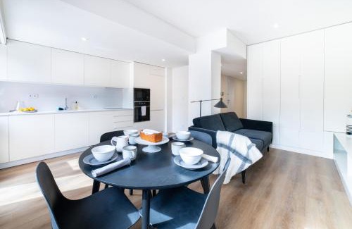 Santo Amaro Apartment | Lusíadas 53 2ºE