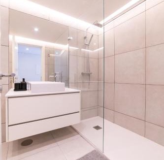 Santo Amaro Apartment | Lusíadas 53 2ºE