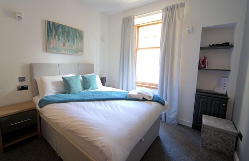 Glenisla Apartment | Lush Apartment in Dundee near Camperdown Wildlife Centre