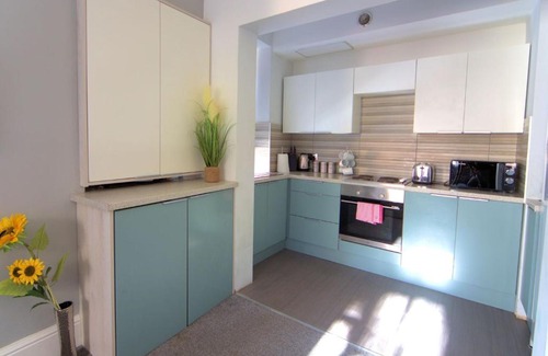 Glenisla Apartment | Lush Apartment in Dundee near Camperdown Wildlife Centre
