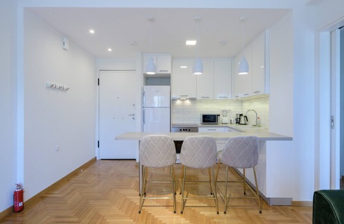 Athens City Centre Apartment | Lush Emerald apt. steps from the Acropolis!