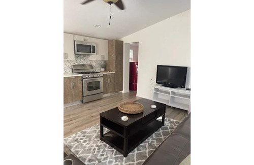 Mount Helix House | Lush GuestHouse in Serene Mount Helix