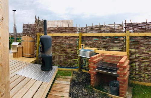 Brightlingsea House | Lushna 2 Petite at Lee Wick Farm Cottages & Glamping