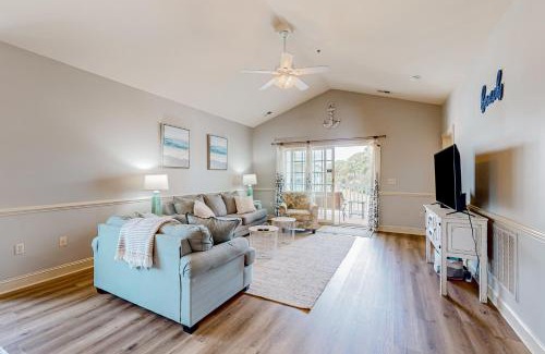 Central Myrtle Beach Apartment | Luster Leaf Villa