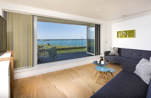Lusty Glaze Apartment | Lusty Glaze View - an apartment that sleeps 6 guests in 2 bedrooms