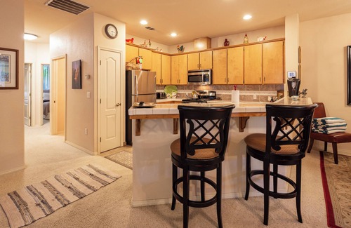 Three Rivers Villa | Lux 2/2 w/firepit 10 min from Sequoia Nat'l Park & beside the Kaweah main fork