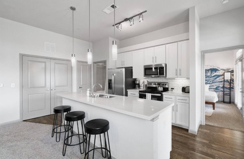 Montopolis Apartment | LUX 2B2B Apt Near Heart of Austin w/Pool & Parking